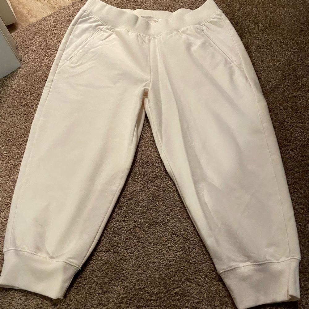 Yummie cream capri lounge pants. Brand new, never worn